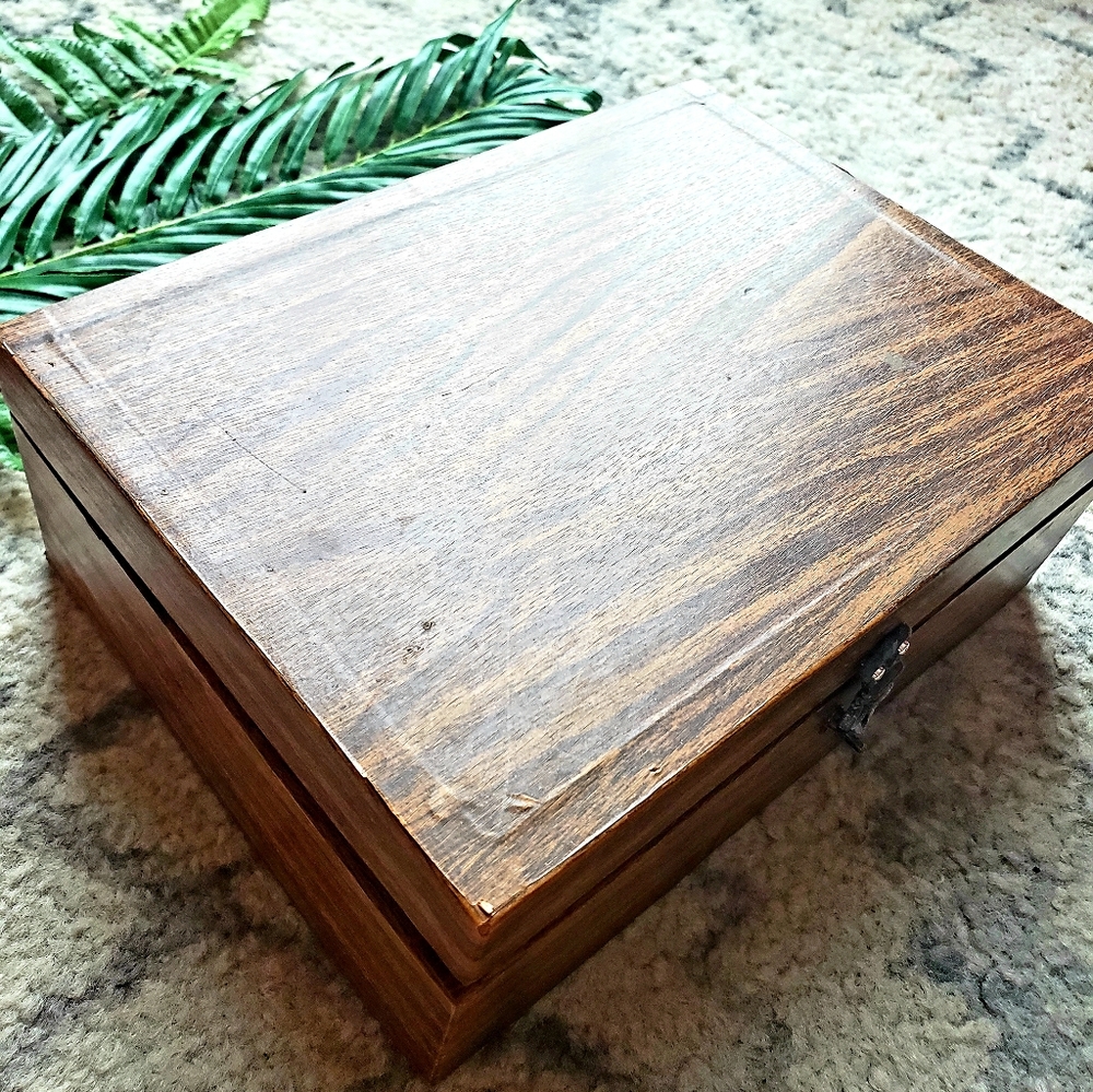 Vintage wooden jewlery box w| contents•Watches• - Picture 13 of 16